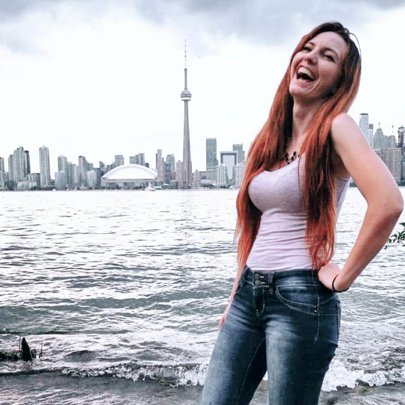 Meet your Posher, Courtney - Picture 5 of 6